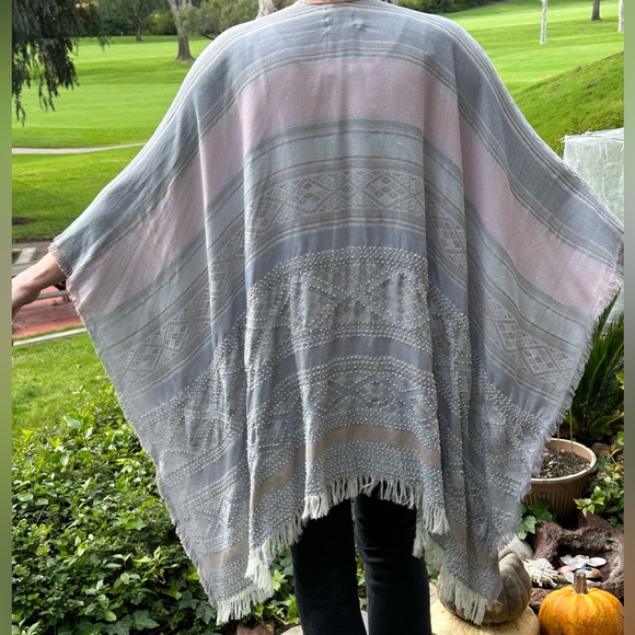 Moment by Moment cotton shawl - Picture 2 of 4